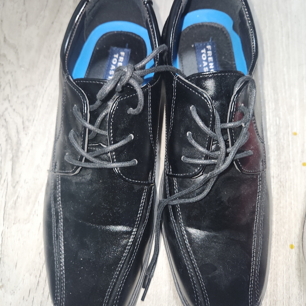 Elegant Black Leather Oxfords by Kenneth Cole
